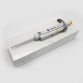 Eppendorf 3120000810 Research plus 2-20ul整支消毒单道移液器(白)
