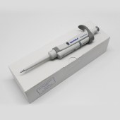 Eppendorf 3120000801 Research plus 0.5-10ul整支消毒单道移液器(白)