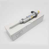 Eppendorf 3120000836 Research plus 20-200ul整支消毒单道移液器(白)